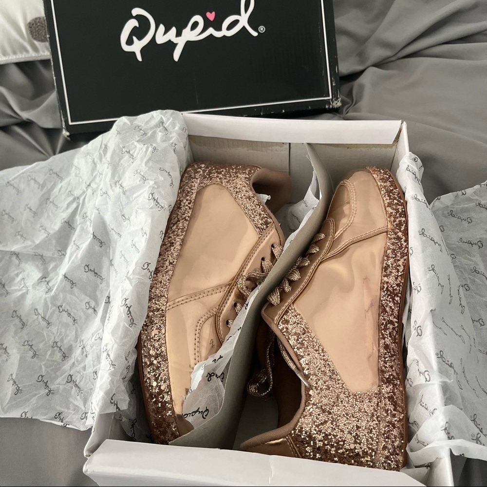 Qupid Rise Gold Shiny Metallic Sneakers